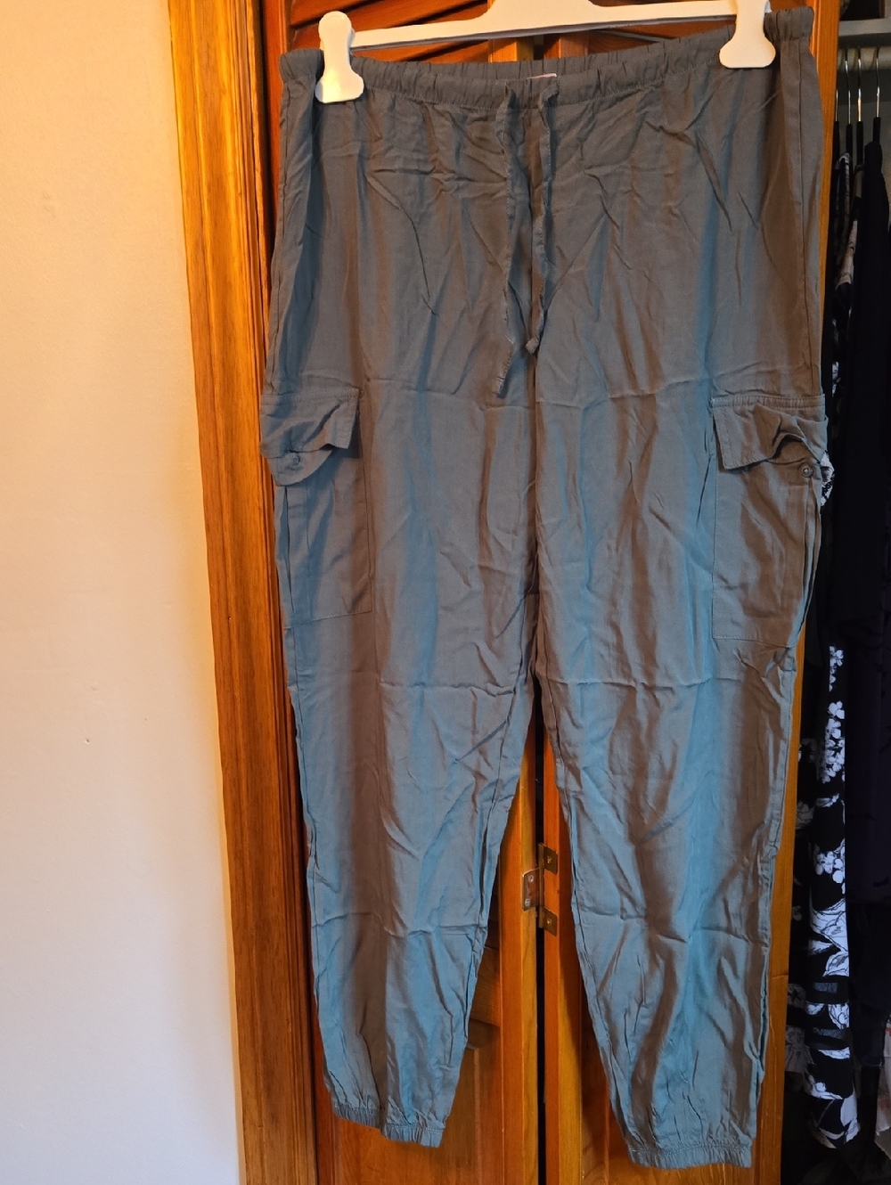 La Vie En Rose Men's Cargo Jogger Pants - Gray